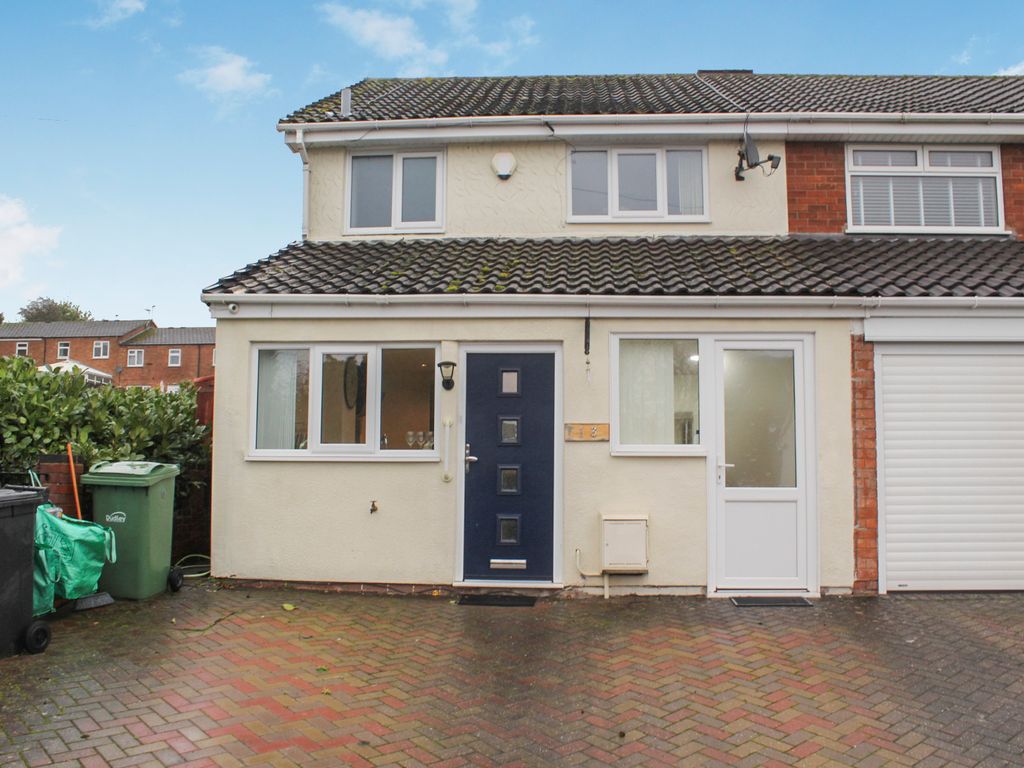 5 bed semidetached house for sale in Northfield Road, Dudley, West