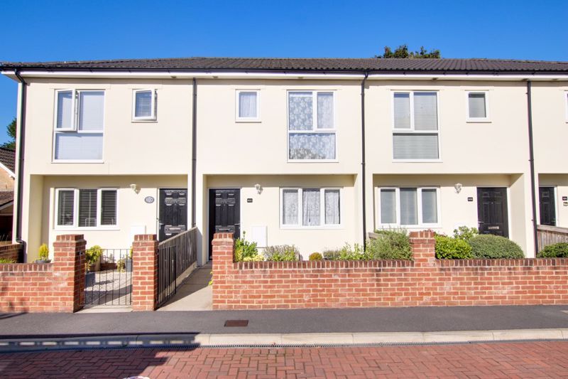 3 bed terraced house to rent in Bradford Road, Trowbridge BA14, £1,250