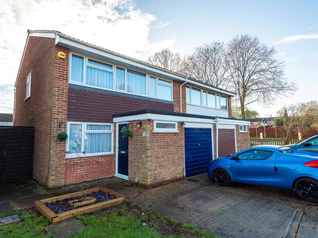 4 bed semidetached house for sale in Perry Green, Hemel Hempstead HP2