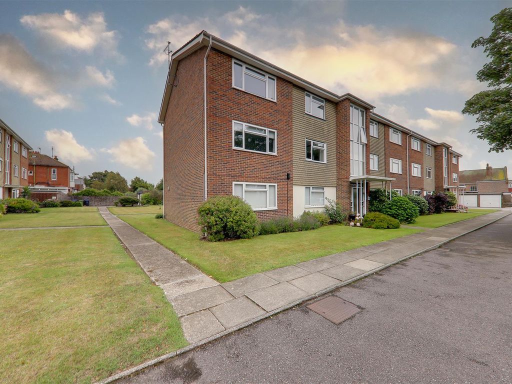 2 bed flat for sale in Harley Court, Downview Road, Worthing BN11, £