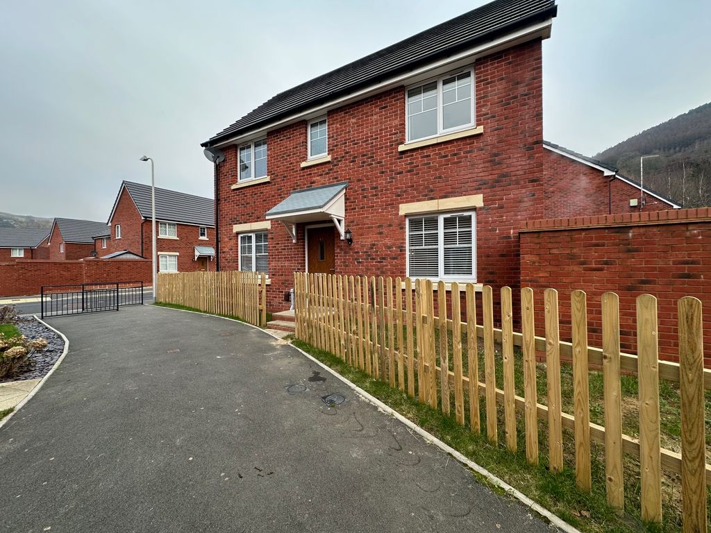 3 bed detached house for sale in Kingfisher Crescent, Merthyr Vale