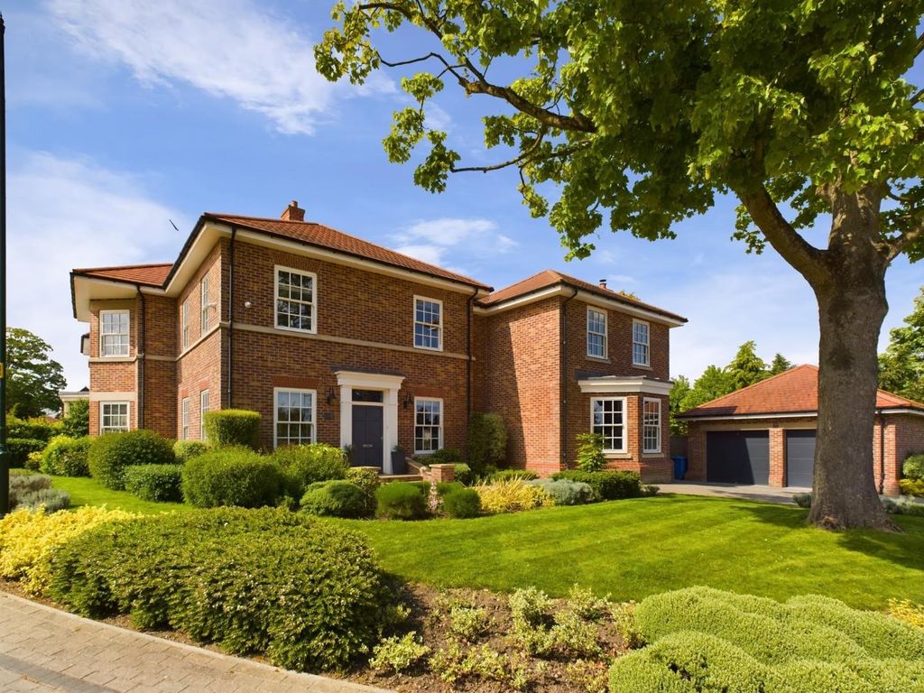 4 bed detached house for sale in Gallows Lane, Beverley HU17, £