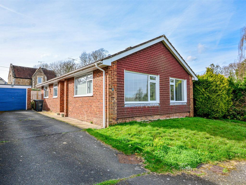3 bed detached bungalow for sale in Norman Close, Battle TN33, £308,250