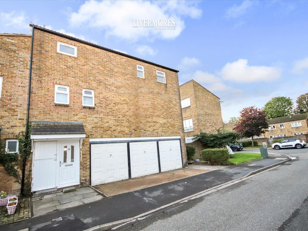 3 bed semidetached house to rent in Wolsey Close, Crayford, Kent DA1, £1,750 pcm Zoopla