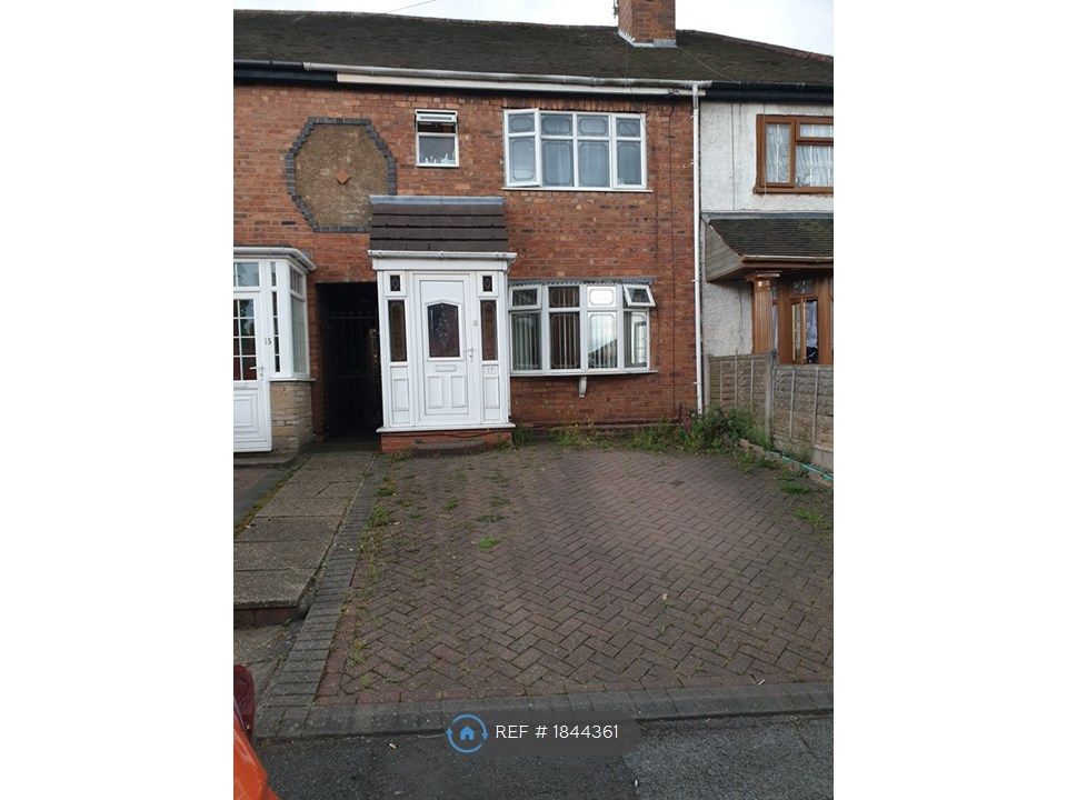 3 bed terraced house to rent in York Avenue, Walsall WS2, £995 pcm Zoopla