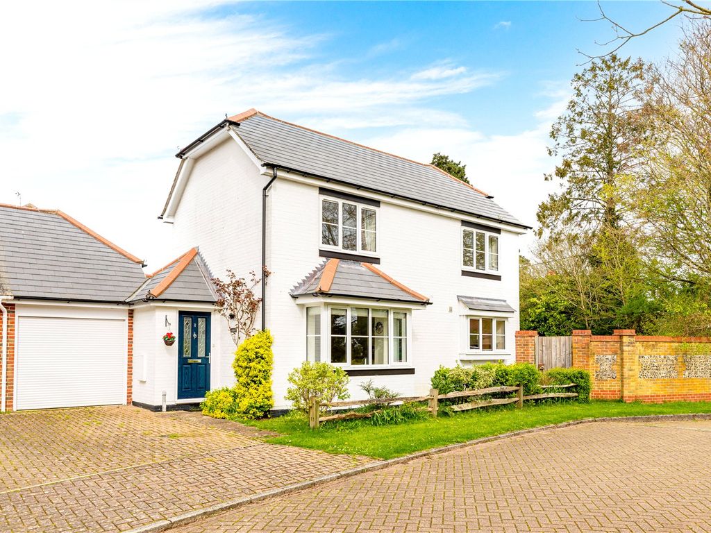 3 bed link detached house for sale in Saxons Acre, Brightwalton