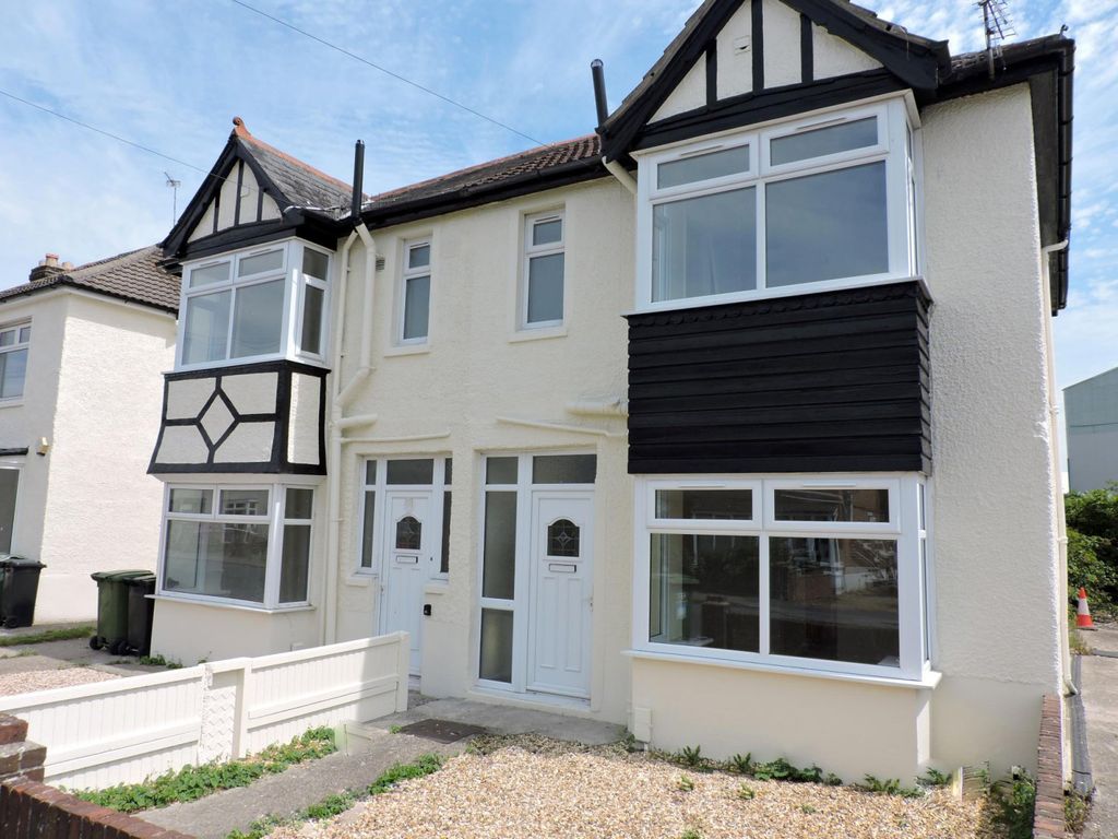 3 bed end terrace house to rent in Hamilton Road, Cosham PO6 Zoopla
