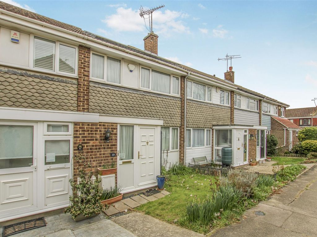 4 bed terraced house for sale in Magnolia Way, Pilgrims Hatch