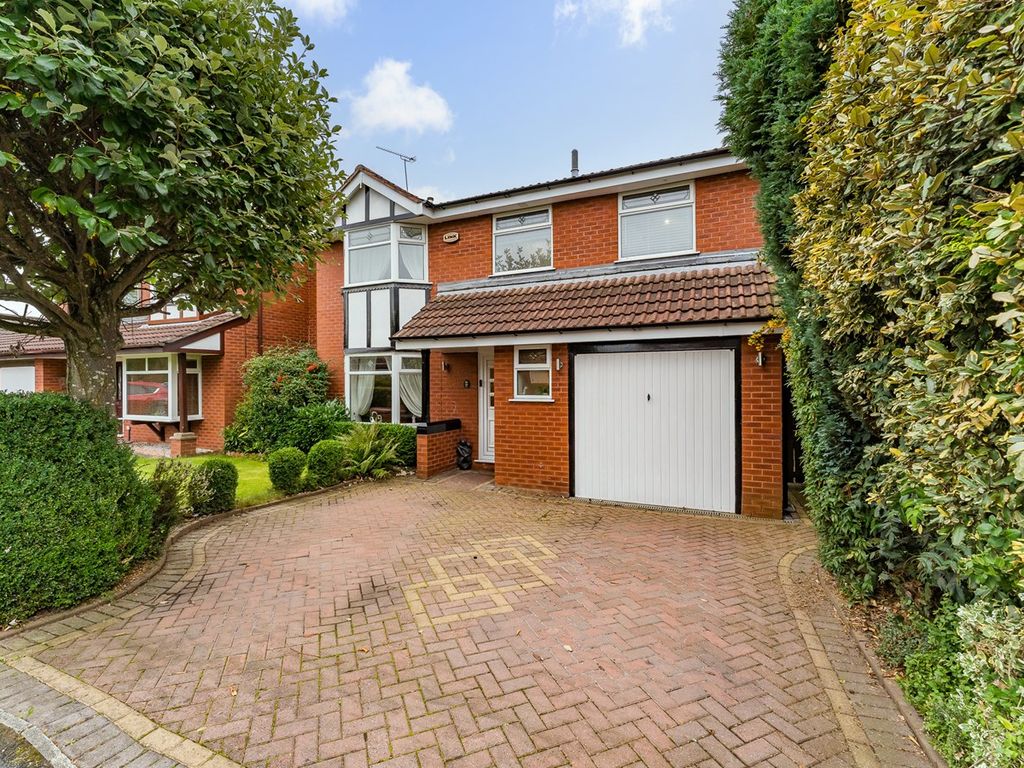 4 bed detached house for sale in Clanfield Avenue, Widnes WA8, £385,000