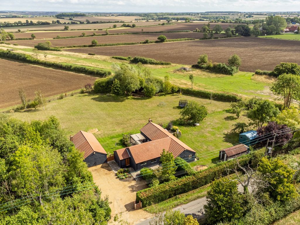 4 bed detached bungalow for sale in Cardinals Green, Horseheath