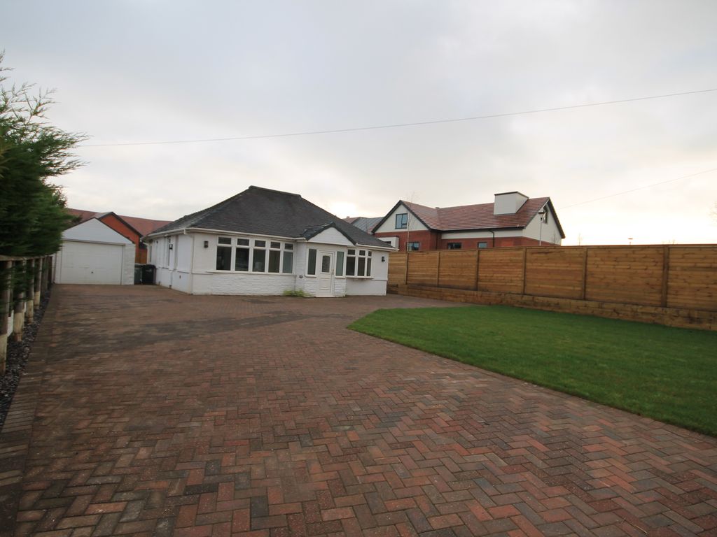 2 bed detached bungalow to rent in Crewe Road, Shavington, Crewe CW2, £