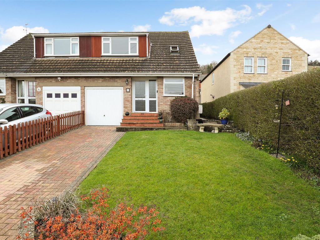 3 bed semidetached house for sale in Valley Close, Stroud