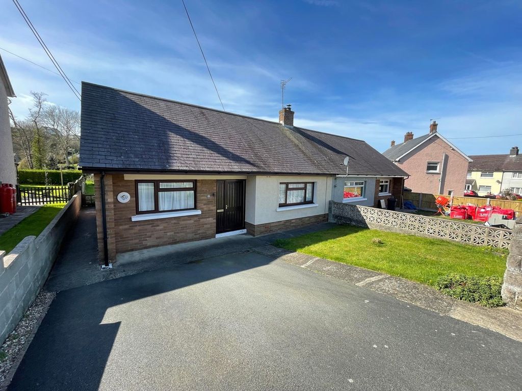 2 bed semidetached bungalow for sale in 20 Cylch Peris, Llanon SY23