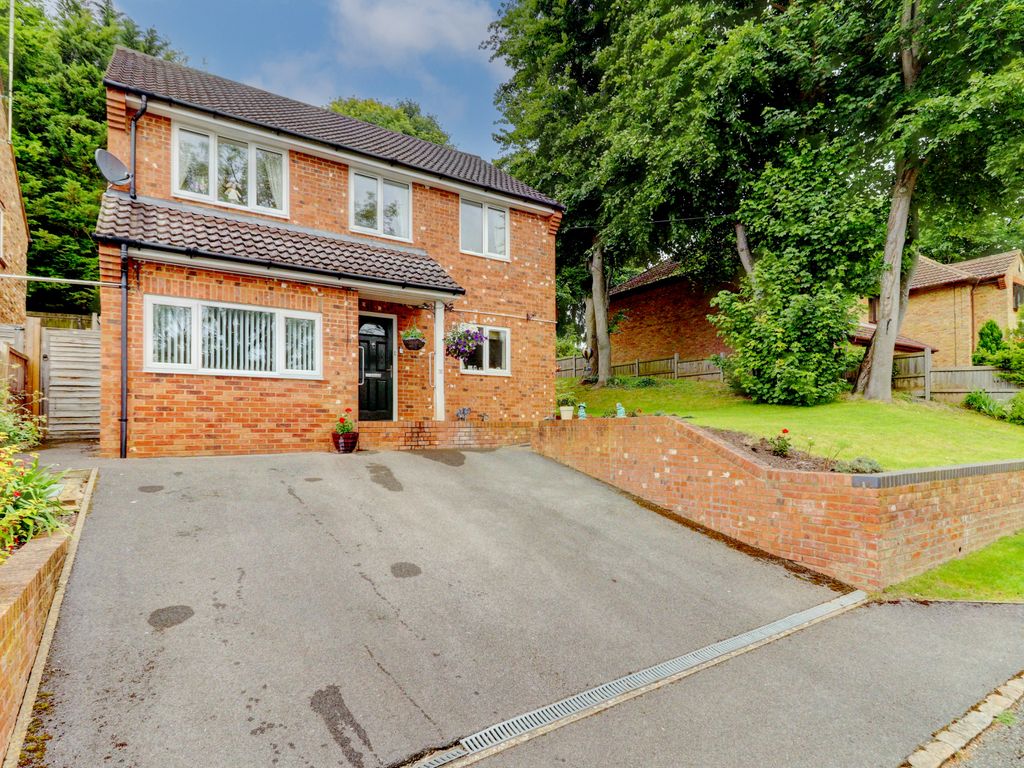 4 bed detached house for sale in Rye View, High Buckinghamshire HP13, £750,000 Zoopla