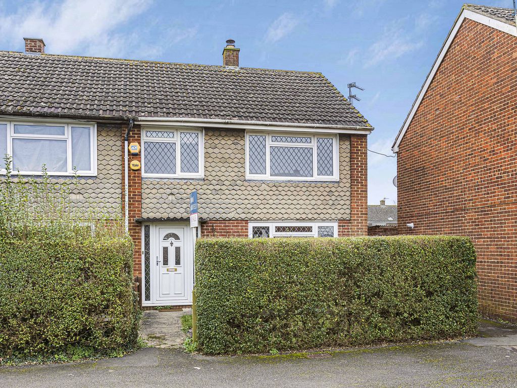 3 bed end terrace house for sale in Langford Gardens, Bicester OX26, £