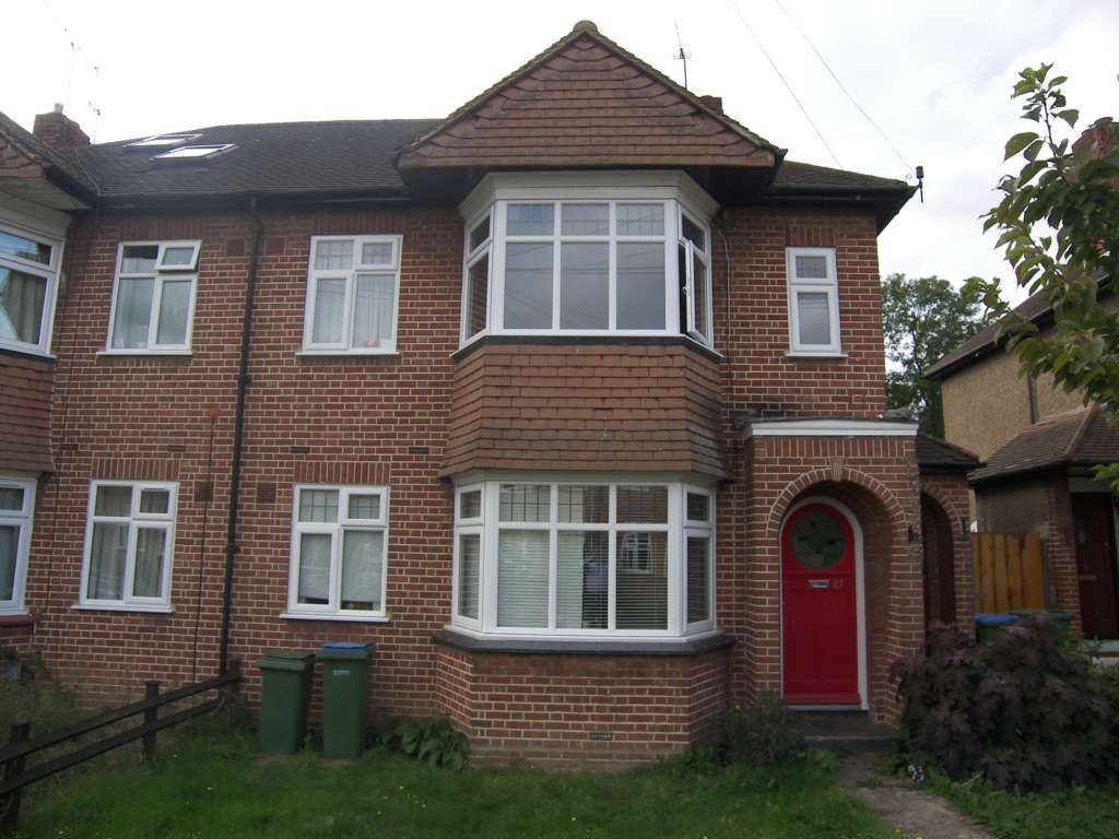 2 bed to rent in Warwick Road, Thames Ditton KT7, £1,350 pcm Zoopla
