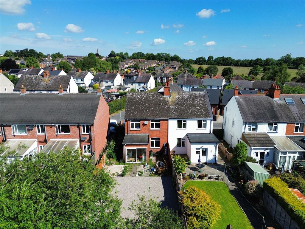 3 bed semidetached house for sale in Flamville Road, Burbage, Hinckley