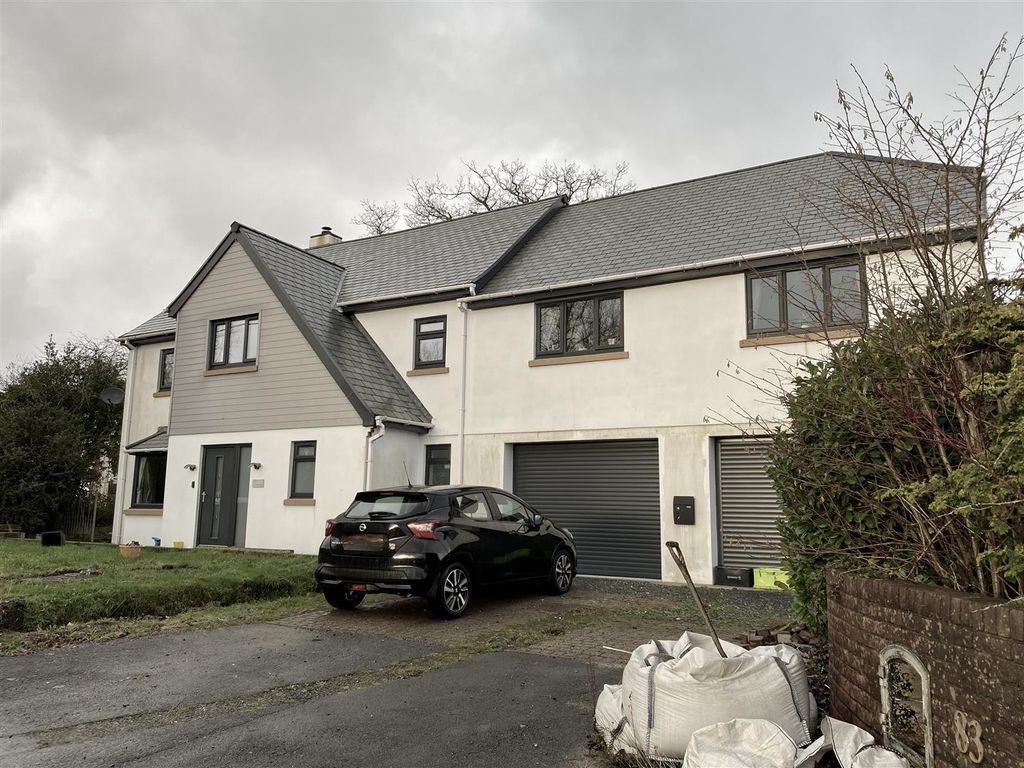 6 bed detached house for sale in Hendre Road, Capel Hendre, Ammanford