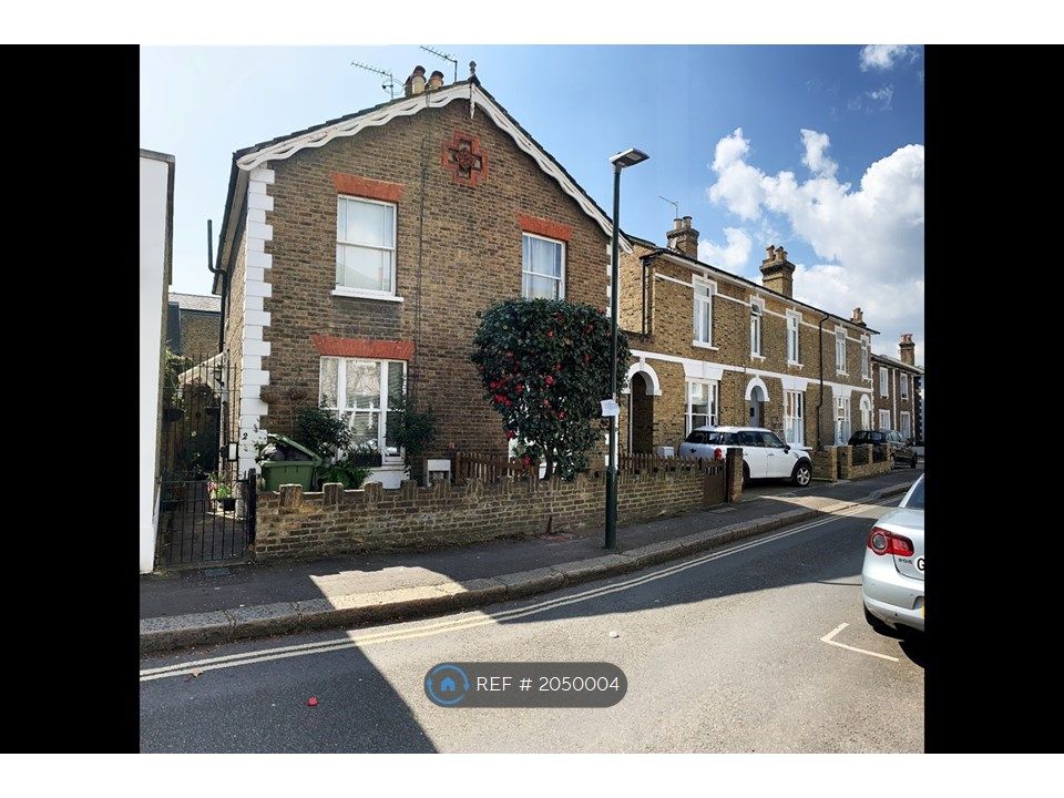 3 bed terraced house to rent in Shaftesbury Road, Richmond TW9, £4,000 ...