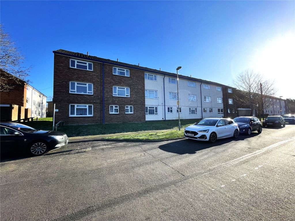 3 bed flat for sale in Brookhouse Road, Farnborough, Hampshire GU14, £