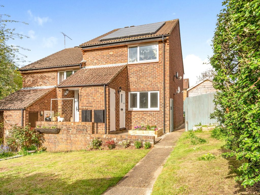 1 bed for sale in Merrow, Guildford, Surrey GU4, £237,500