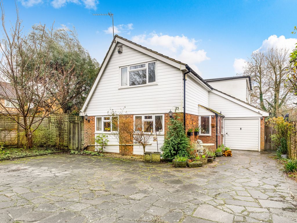 4 bed detached house for sale in Wellesford Close, Banstead SM7, £