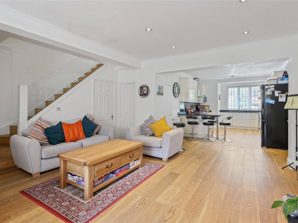 4 bed detached house for sale in Manor Fields, London SW15, £1,250,000