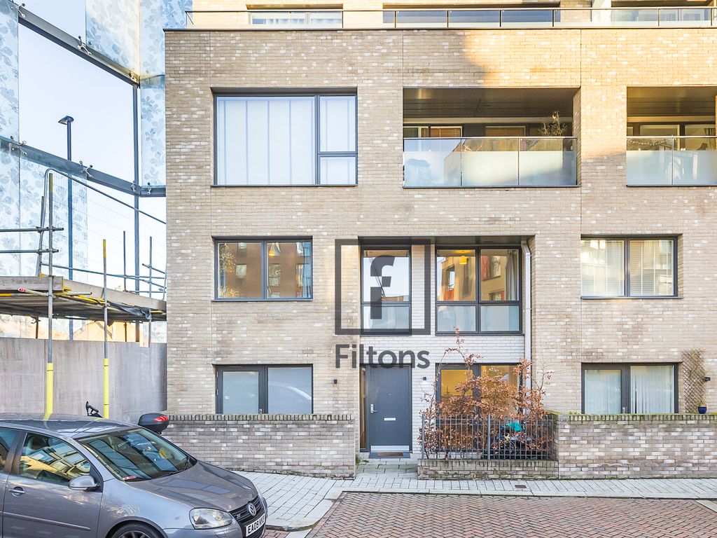 4 Peartree Way, London SE10