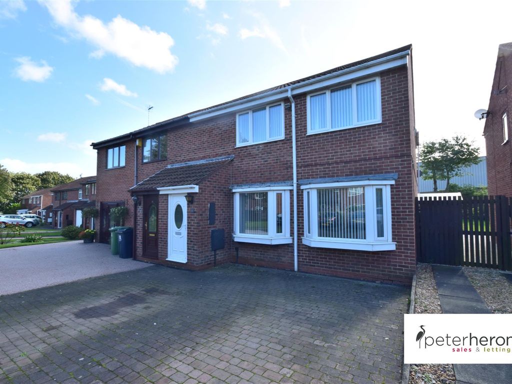 4 bed semidetached house for sale in Tweed Close, Grangetown