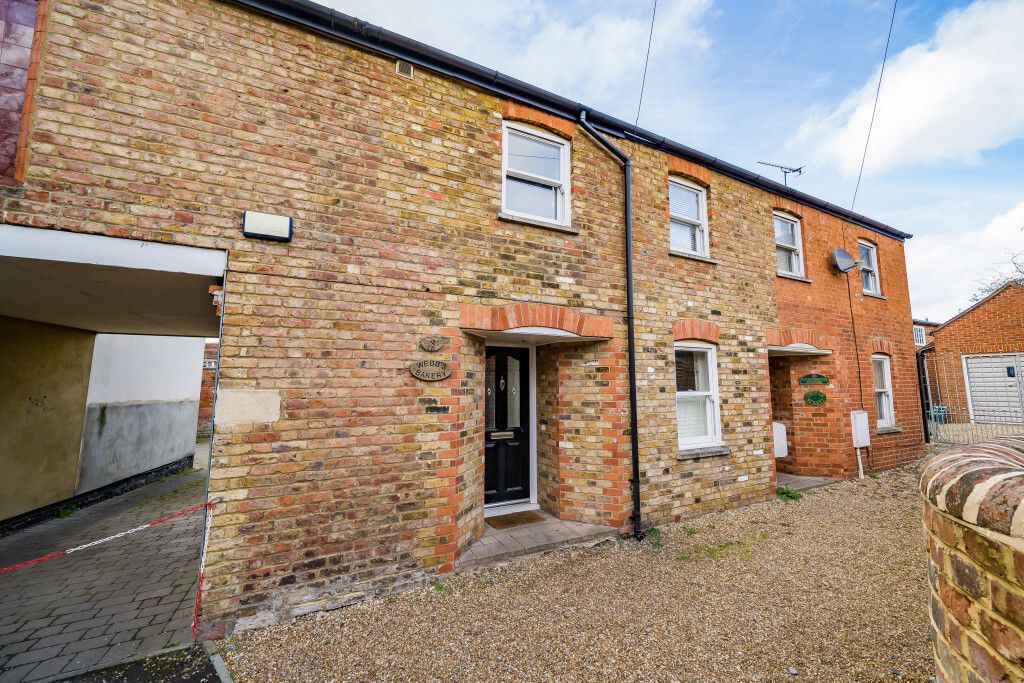 2 bed terraced house for sale in Church Street, Twyford, Reading