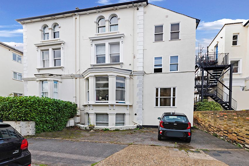 1 bed flat to rent in Cadogan Road, Surbiton KT6, £1,100 pcm Zoopla