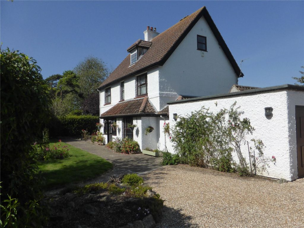 5 bed detached house for sale in Hythe Road, Dymchurch, Romney Marsh