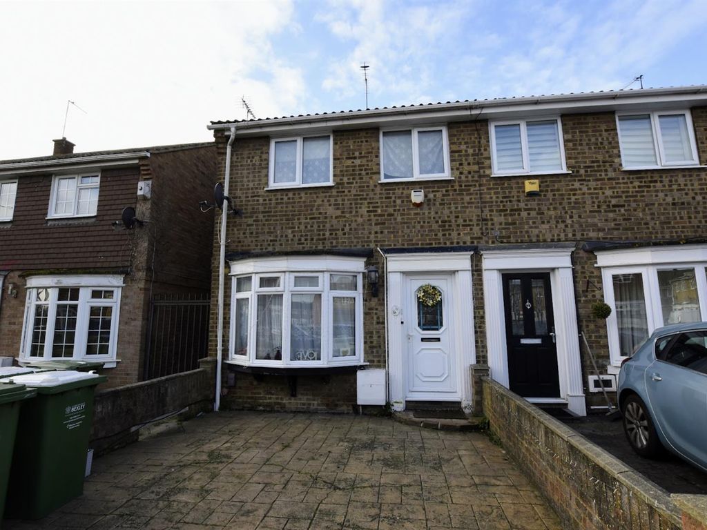 2 bed end terrace house for sale in Leycroft Gardens, Slade Green