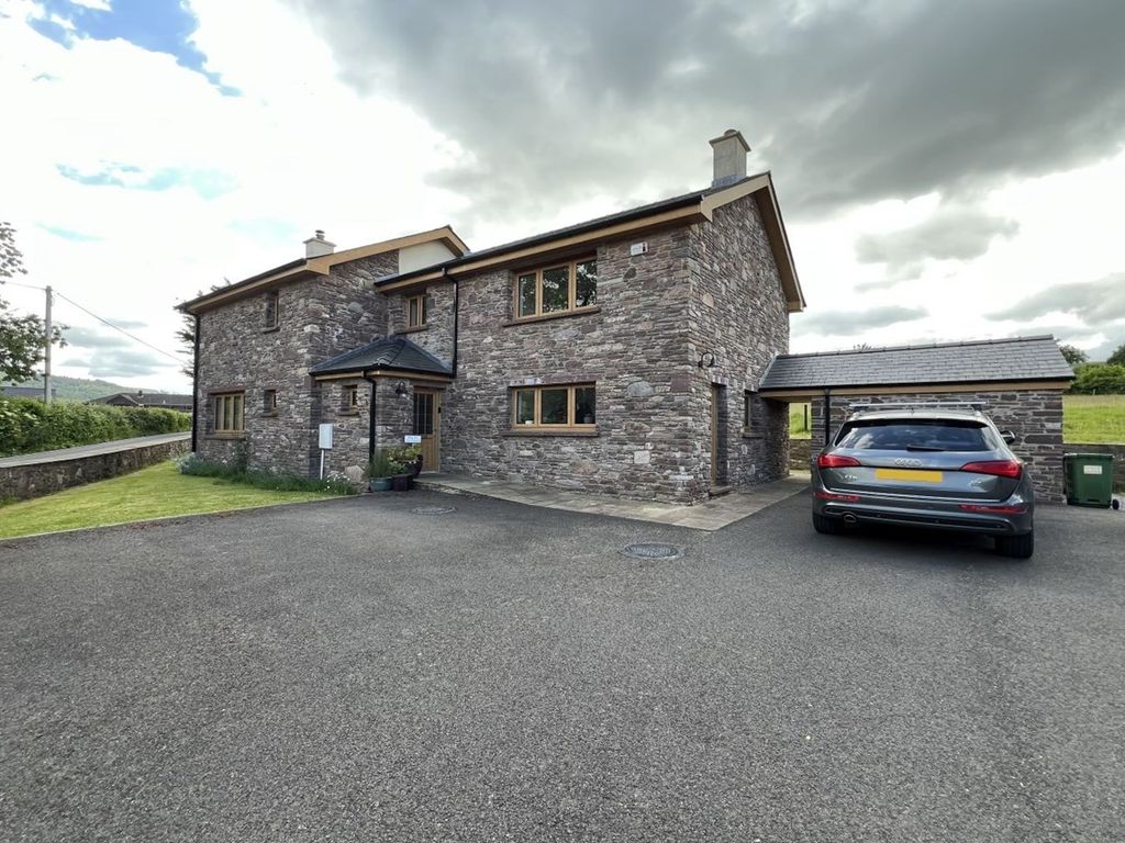 4 bed detached house to rent in Cwmcrawnon Road, Llangynidr