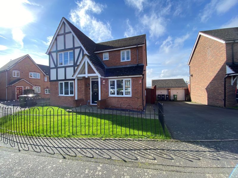 4 bed detached house for sale in Eden Court, Nuneaton CV10, £299,950