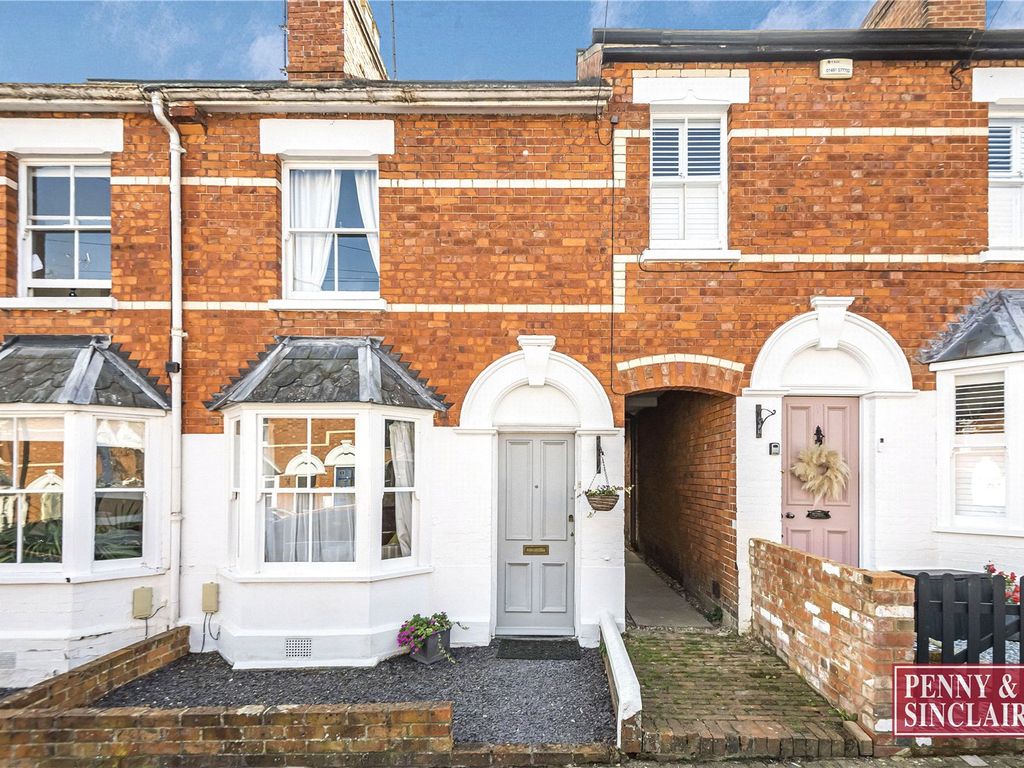 2 bed terraced house for sale in York Road, HenleyOnThames RG9, £