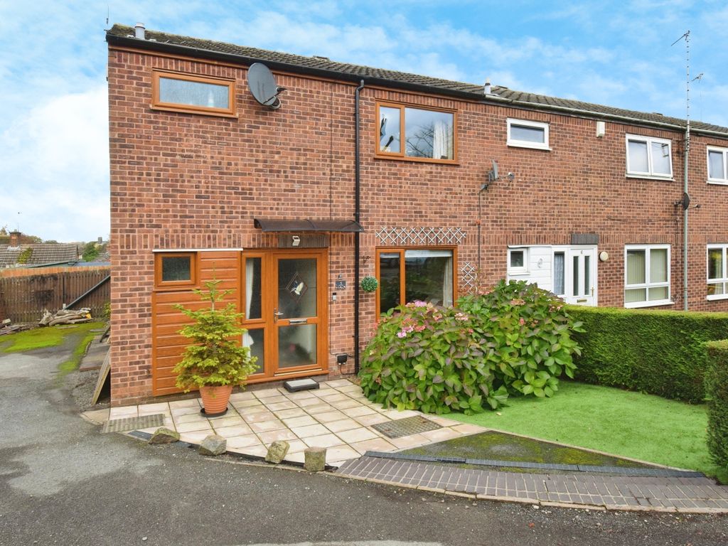 3 bed end terrace house for sale in Dudley Close, Leicester