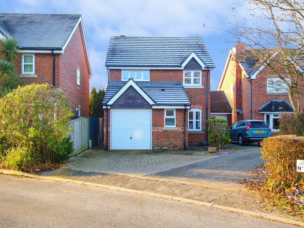 3 bed detached house for sale in Vitre Gardens, Lymington SO41 Zoopla