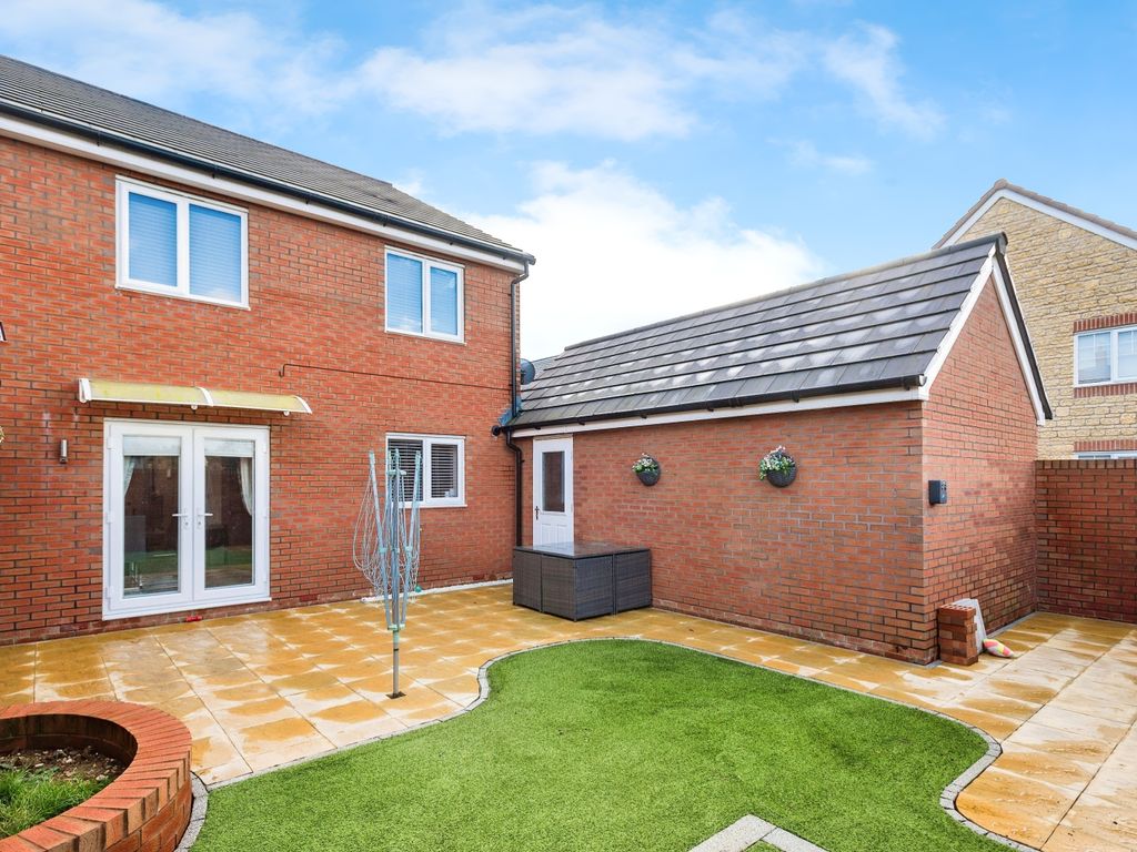 4 bed detached house for sale in Magdalene Close, South Marston