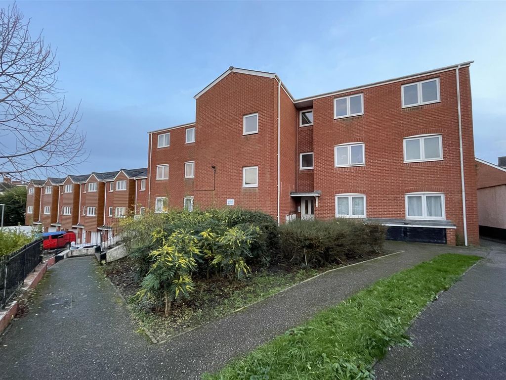 2 bed flat for sale in Westford Grange, Wellington TA21, £125,000 Zoopla