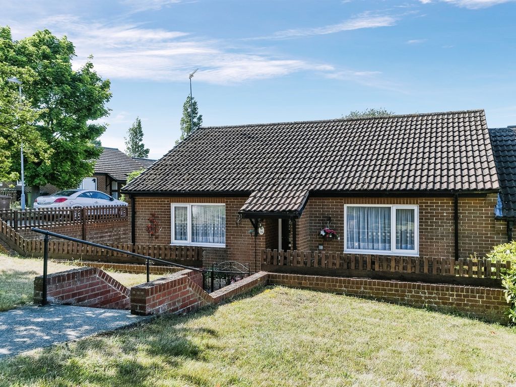 2 bed semidetached bungalow for sale in Elizabeth Close, Hunstanton
