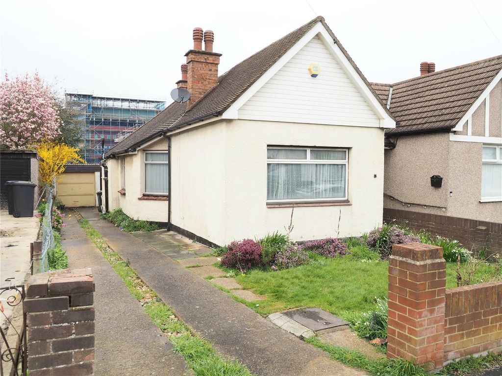 2 bed bungalow for sale in Queens Road, Rayleigh, Essex SS6 Zoopla