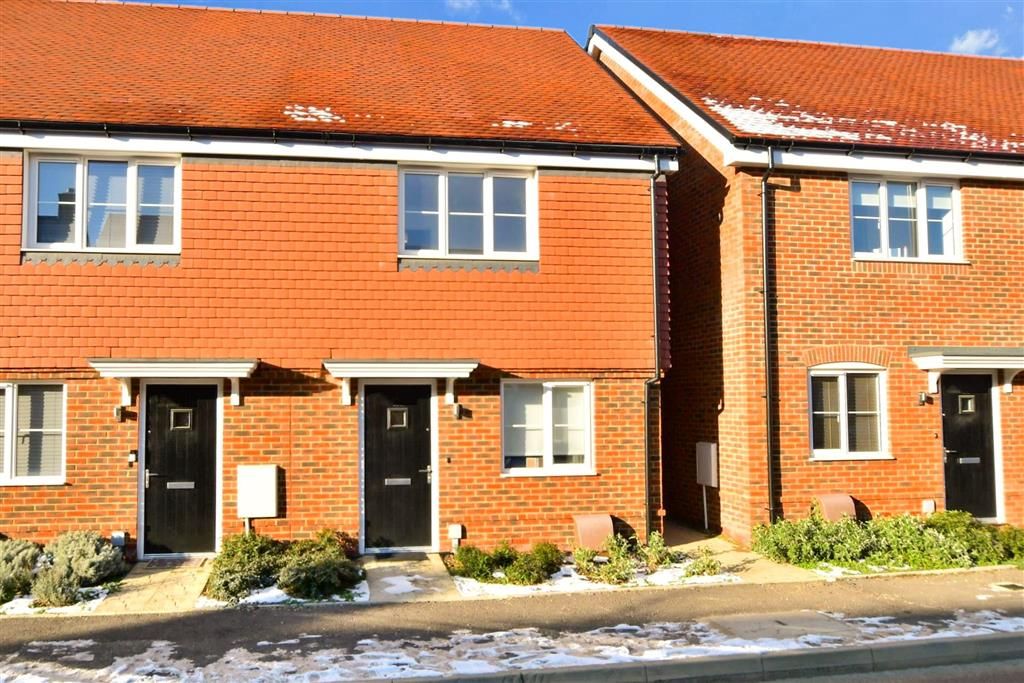 2 bed end terrace house for sale in Illett Way, Faygate, Horsham, West