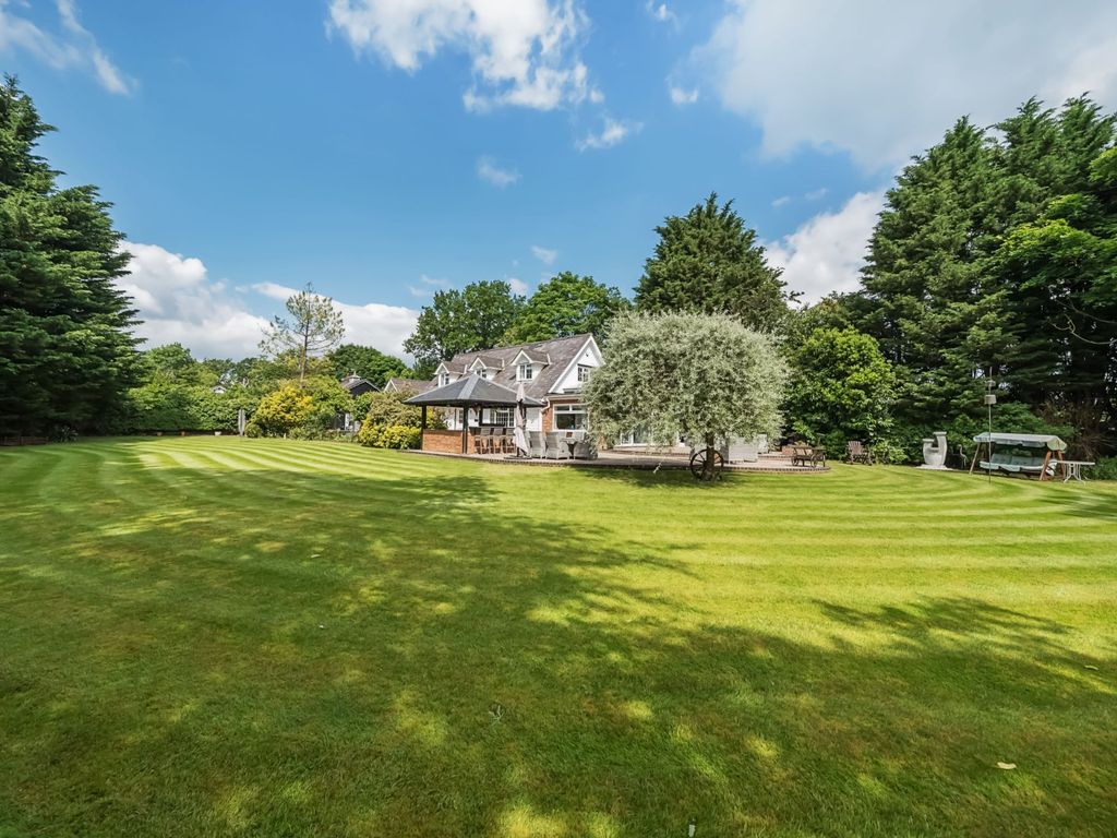 9 bed detached house for sale in Wood Lane, Iver SL0, £2,000,000 Zoopla