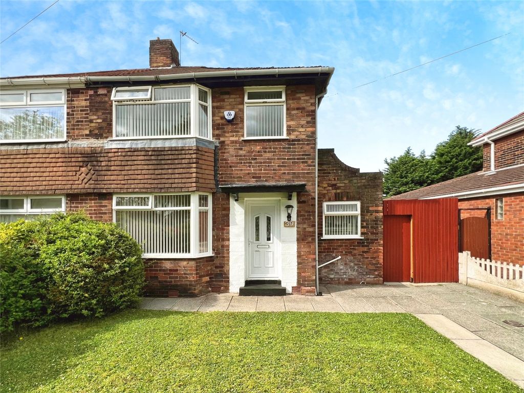 3 bed detached house to rent in Hillfoot Avenue, Hunts Cross, Liverpool