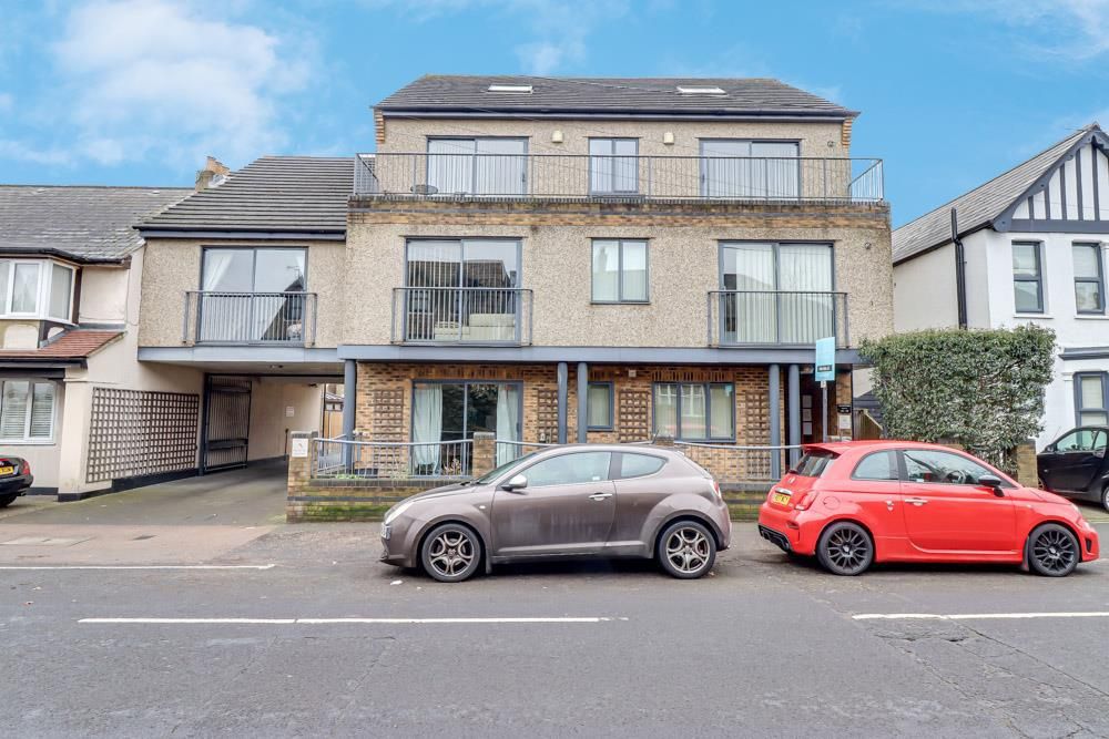 2 bed flat for sale in Glendale Gardens, LeighOnSea SS9 Zoopla