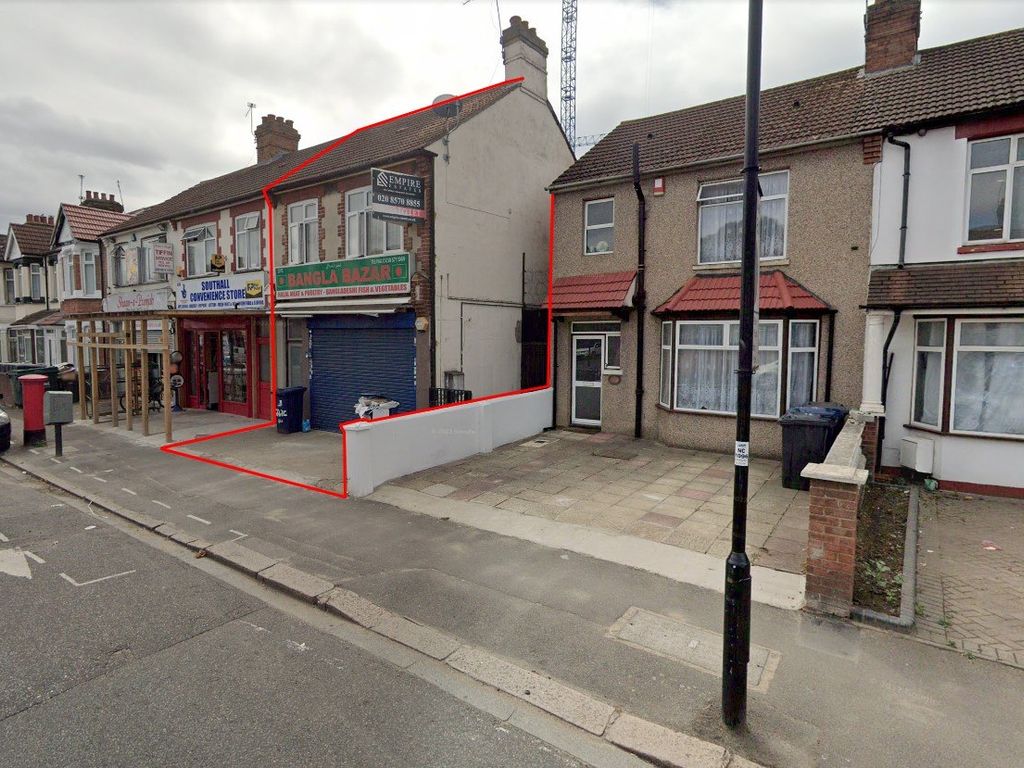 Retail premises to let in Beaconsfield Road, Southall UB1, £15,000 pa