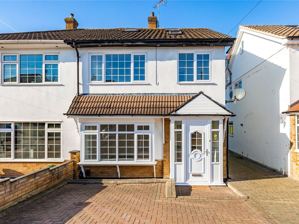 5 bed semidetached house for sale in Grey Towers Gardens, Hornchurch RM11 Zoopla