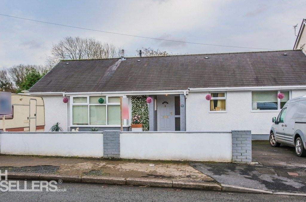 3 bed bungalow for sale in Pantyffynnon Road, Ammanford