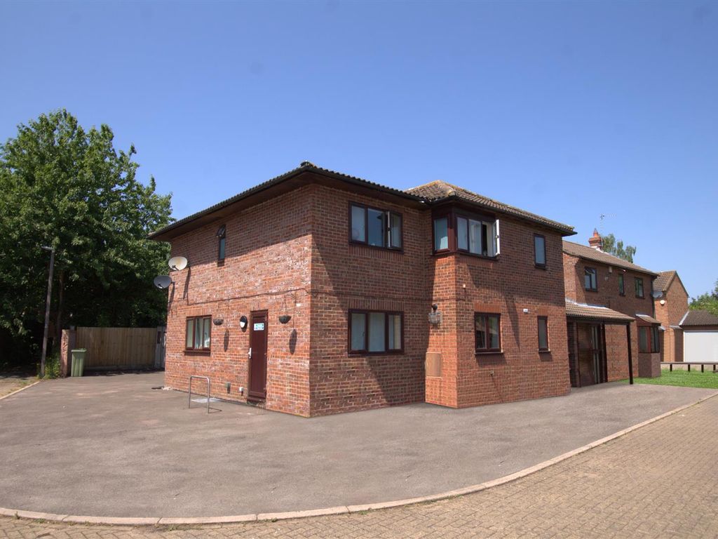 5 bed detached house for sale in Rothersthorpe, Giffard Park, Milton